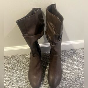 Women’s new Gloria Vanderbilt boots brown